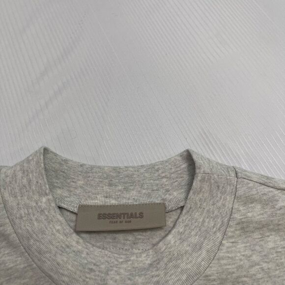 NWT Essentials Fear Of God Light Oatmeal T-Shirt Size Small New - Picture 4 of 10